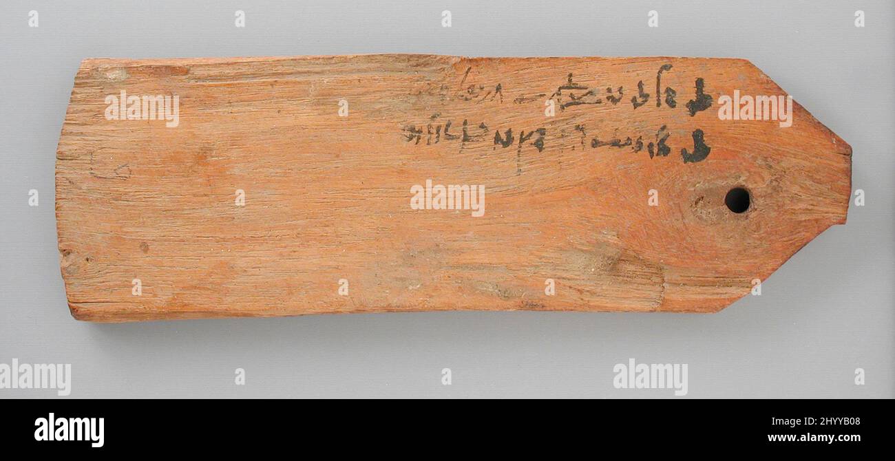 Etichetta mummia con iscrizione demotica. Egitto, periodo romano (30 a.C. - 300 d.C.). Compresse. Legno Foto Stock