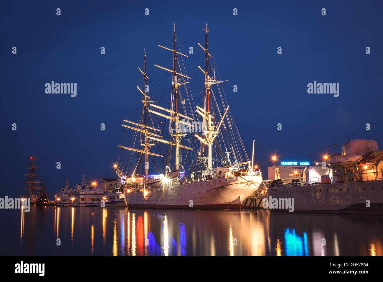 GDYNIA, POLONIA - 9 OTTOBRE 2019: Bella nave storica chiamata 'Dar Pomorza' nel porto di Gdynia, Polonia. Foto Stock