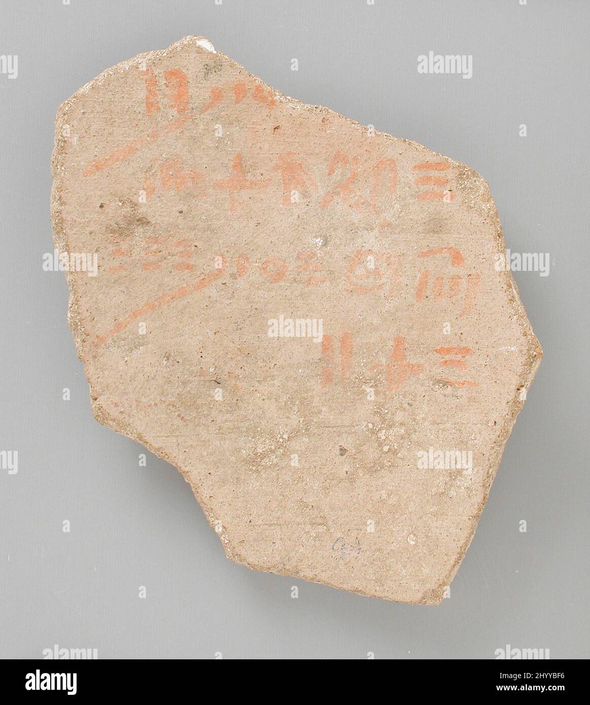 Ostracon con disegno architettonico e Iscrizione hieratica. Egitto, nuovo Regno, Dinastia 20th (1200 - 1081 a.C.). Strumenti e attrezzature; straka. Terracotta Foto Stock