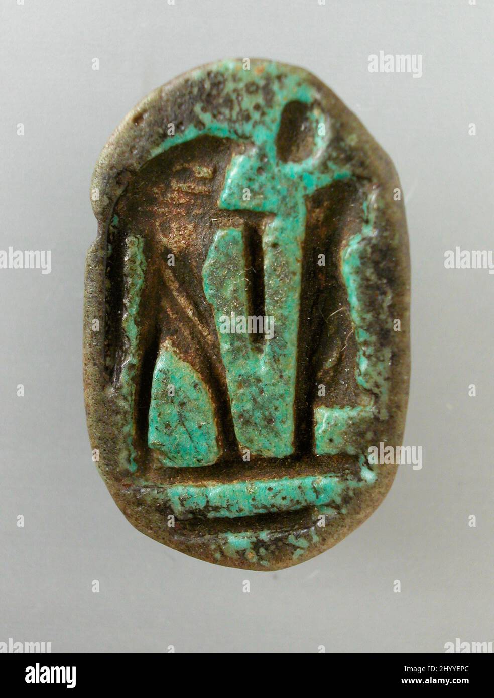 Timbro con scrittura crittografica del nome Amen-Re. Egitto, probabilmente dinastia 19th - 25th (1315 - 664 a.C.). Attrezzi e attrezzatura; guarnizioni. Fede verde Foto Stock