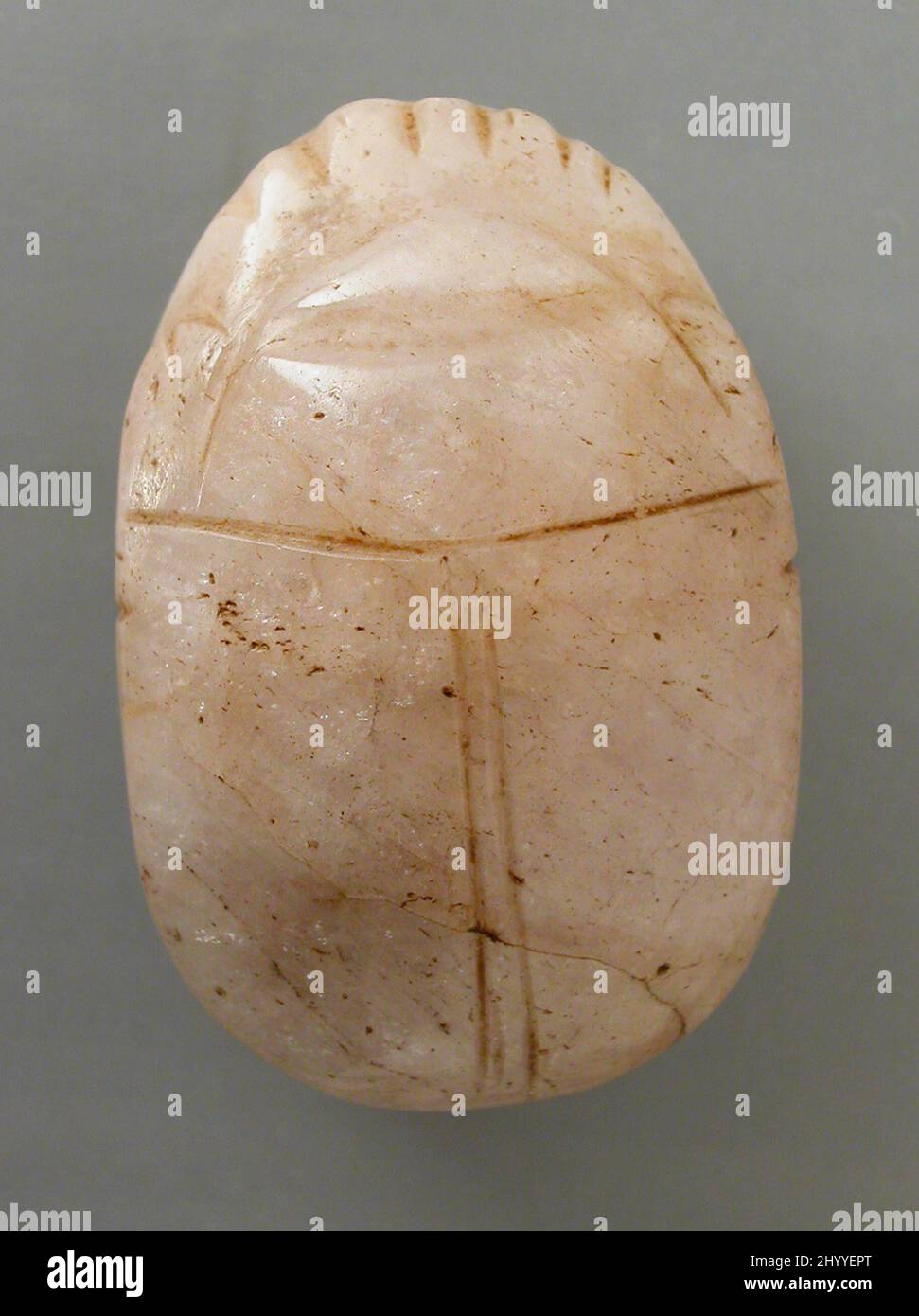 Scarab di quarzo non inscritto. Egitto, probabilmente Regno di mezzo, Dinastia 12th (1991 - 1786 a.C.) o più tardi. Scultura. Quarzo Foto Stock