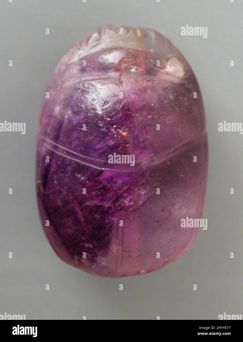 Scarab Ametista non iscritto. Egitto, probabilmente Regno di mezzo, Dinastia 12th (1991 - 1786 a.C.) o più tardi. Scultura. Ametista Foto Stock
