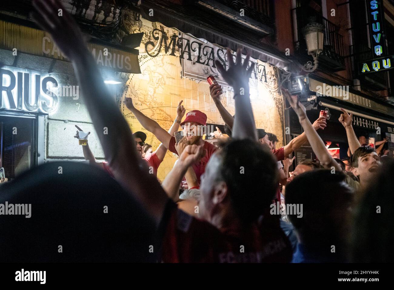 Madrid, Spagna, 1st Jun 2019. I tifosi di Liverpool festeggiano per le strade di Madrid durante la finale della UEFA Champions League 2019 tra Liverpool A. Foto Stock