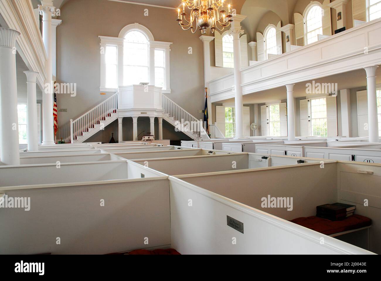 Alle famiglie che hanno fatto grandi donazioni alla Chiesa Congregazionale di Bennington, Vermont, sono state concesse delle casse di pesata al piano inferiore Foto Stock