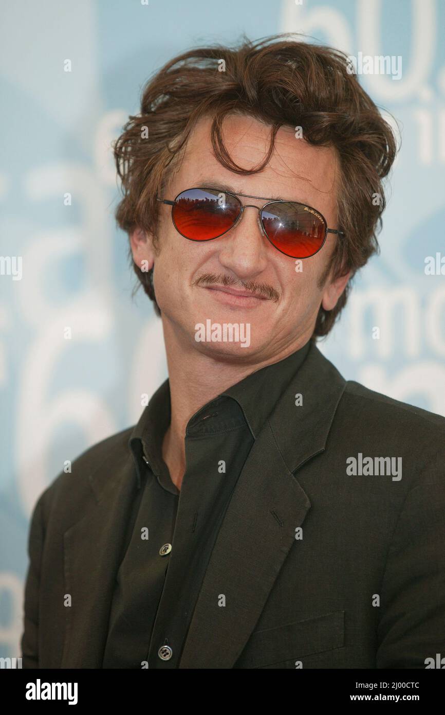 Sean Penn alla fotocellula di Venezia per il 21grams 5th settembre 2003 Foto Stock