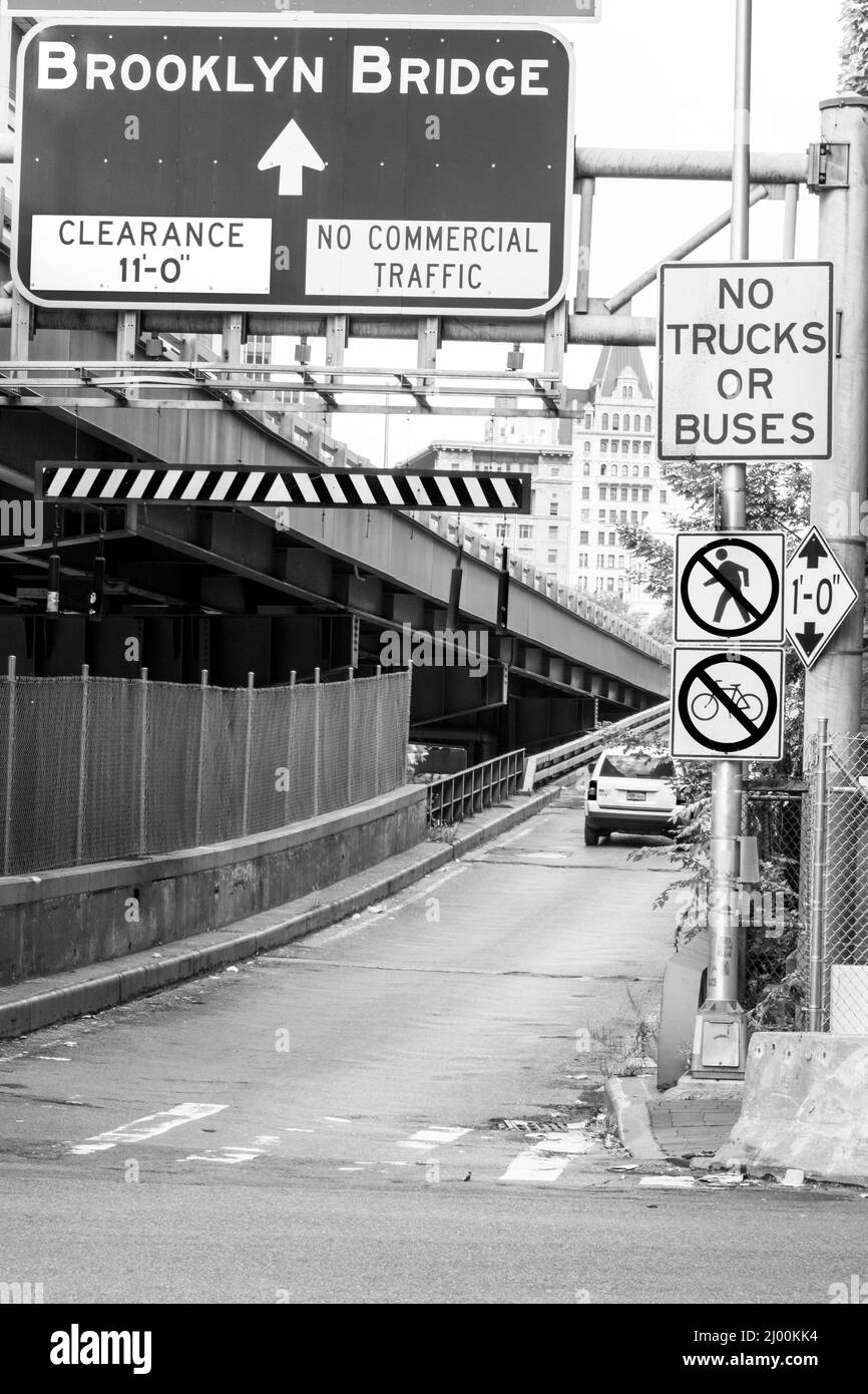 I cartelli stradali in città Foto Stock