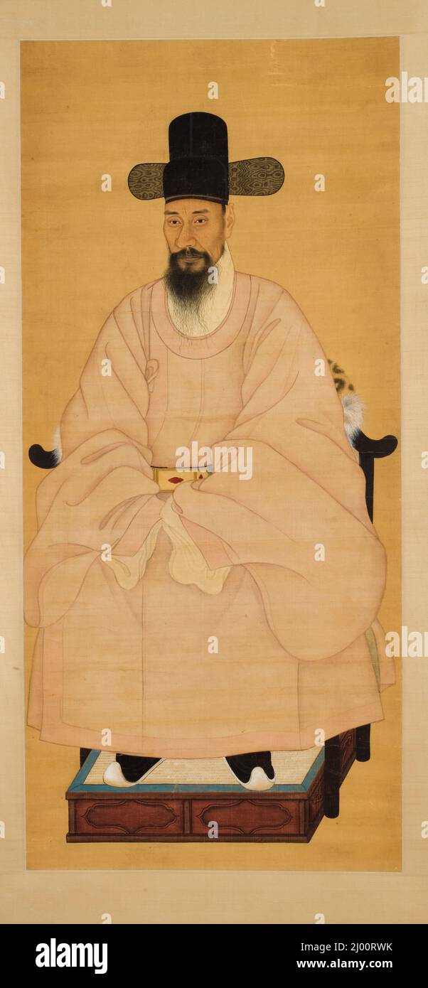Ritratto di uno Scholar-Official in una rosa Robe. Corea, Corea, Joseon (1392-1910), 19th secolo. Dipinti. Rotolo, inchiostro e colore appesi sulla seta Foto Stock