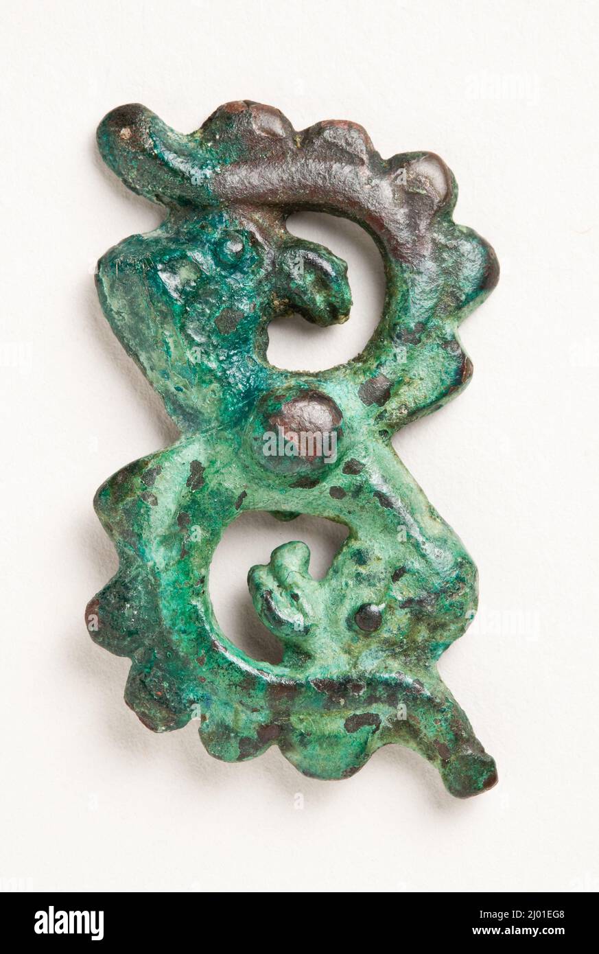 Placca. Mongolia interna occidentale e Cina settentrionale, 5th-4th secolo a.C. Scultura; placche. Bronzo, fuso Foto Stock