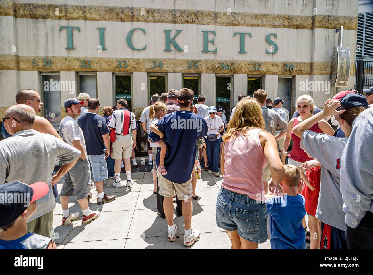 Cleveland Ohio, stadio della squadra di baseball dei Jacobs Field Cleveland Indians Major League, entrata esterna, vendita biglietti, partite in casa dei tifosi della coda lunga Foto Stock