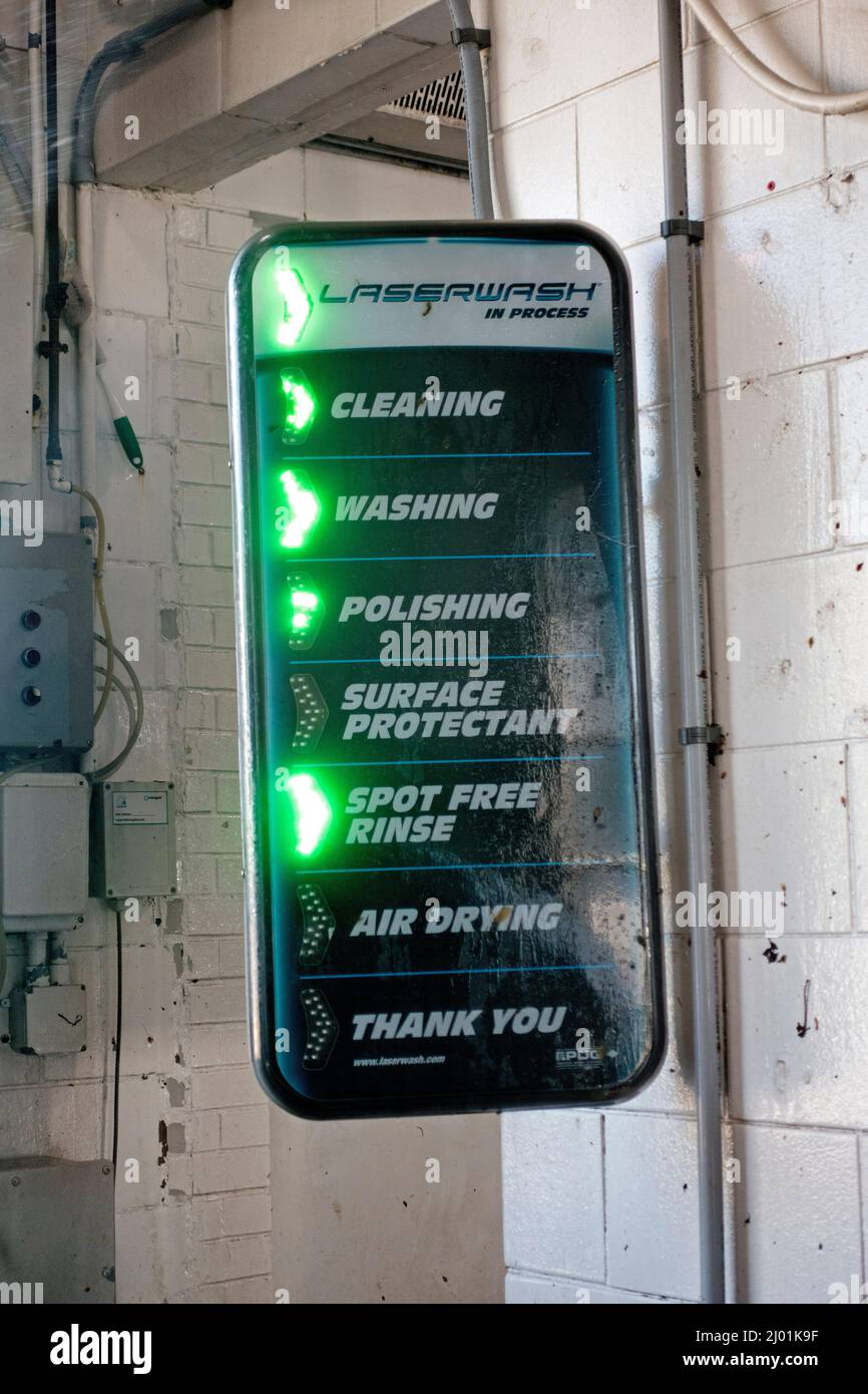 Monitor elettronico per l'avanzamento del lavaggio dell'auto. St Paul Minnesota, Stati Uniti Foto Stock