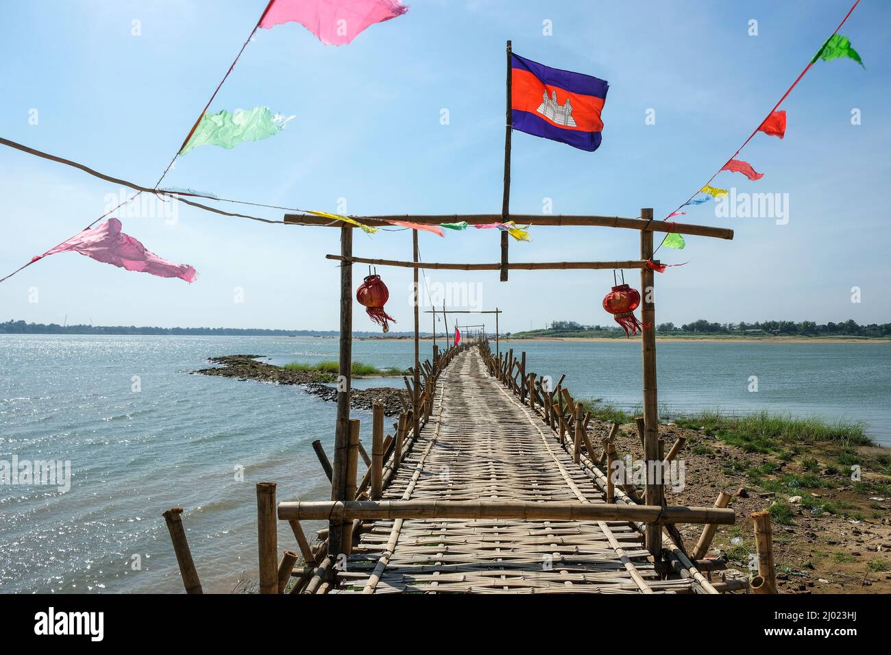 Il ponte di bambù Kampong Cham in Cambogia è il più lungo del mondo a Kampong Cham, Cambogia. Foto Stock