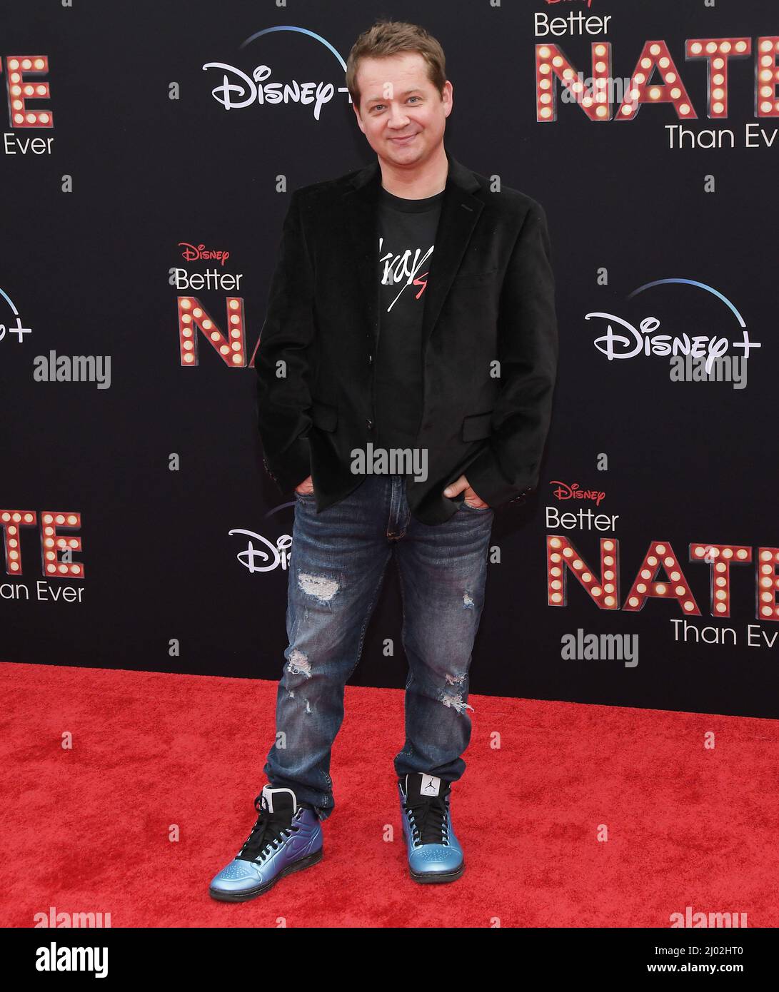 Los Angeles, Stati Uniti. 15th Mar 2022. Jason Earles arriva al Disney's BETTER NATE THAN NEVER Los Angeles Premiere tenuto al Teatro El Capitan di Hollywood, CA martedì 15 marzo 2022. (Foto di Sthanlee B. Mirador/Sipa USA) Credit: Sipa USA/Alamy Live News Foto Stock