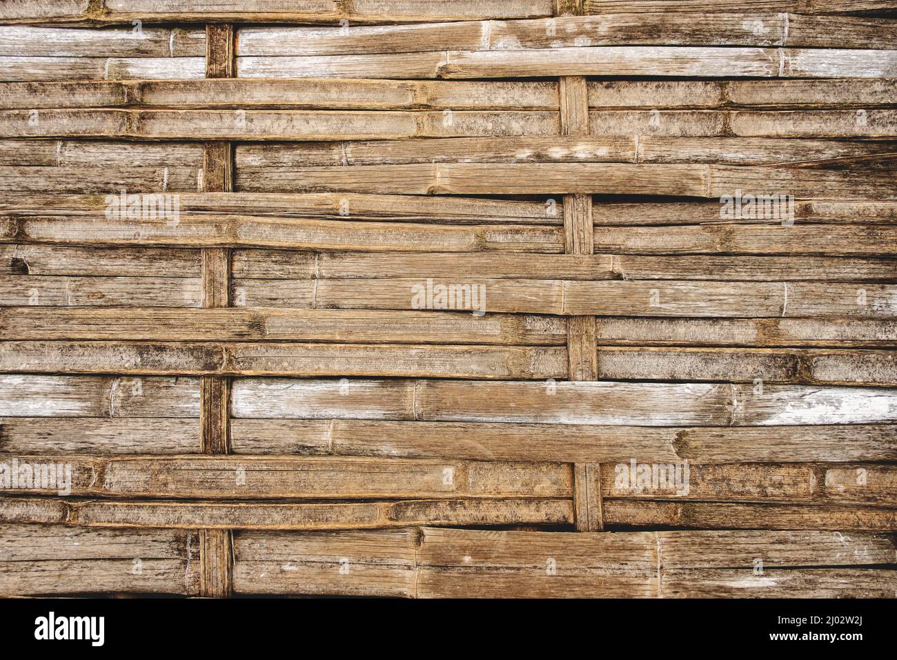 Striscia di legno di bambù tessitura motivo per sfondo rustico Foto Stock