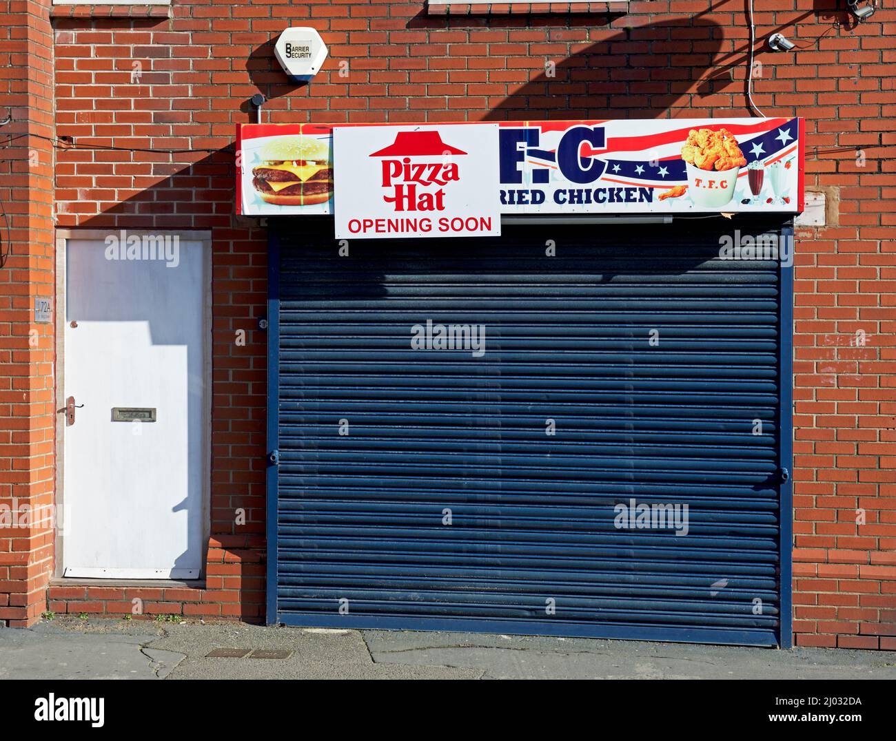 Una volta che è stato Thorne Fried Chicken, presto sarà Pizza Hat... Thorne, South Yorkshire, Inghilterra, Regno Unito Foto Stock