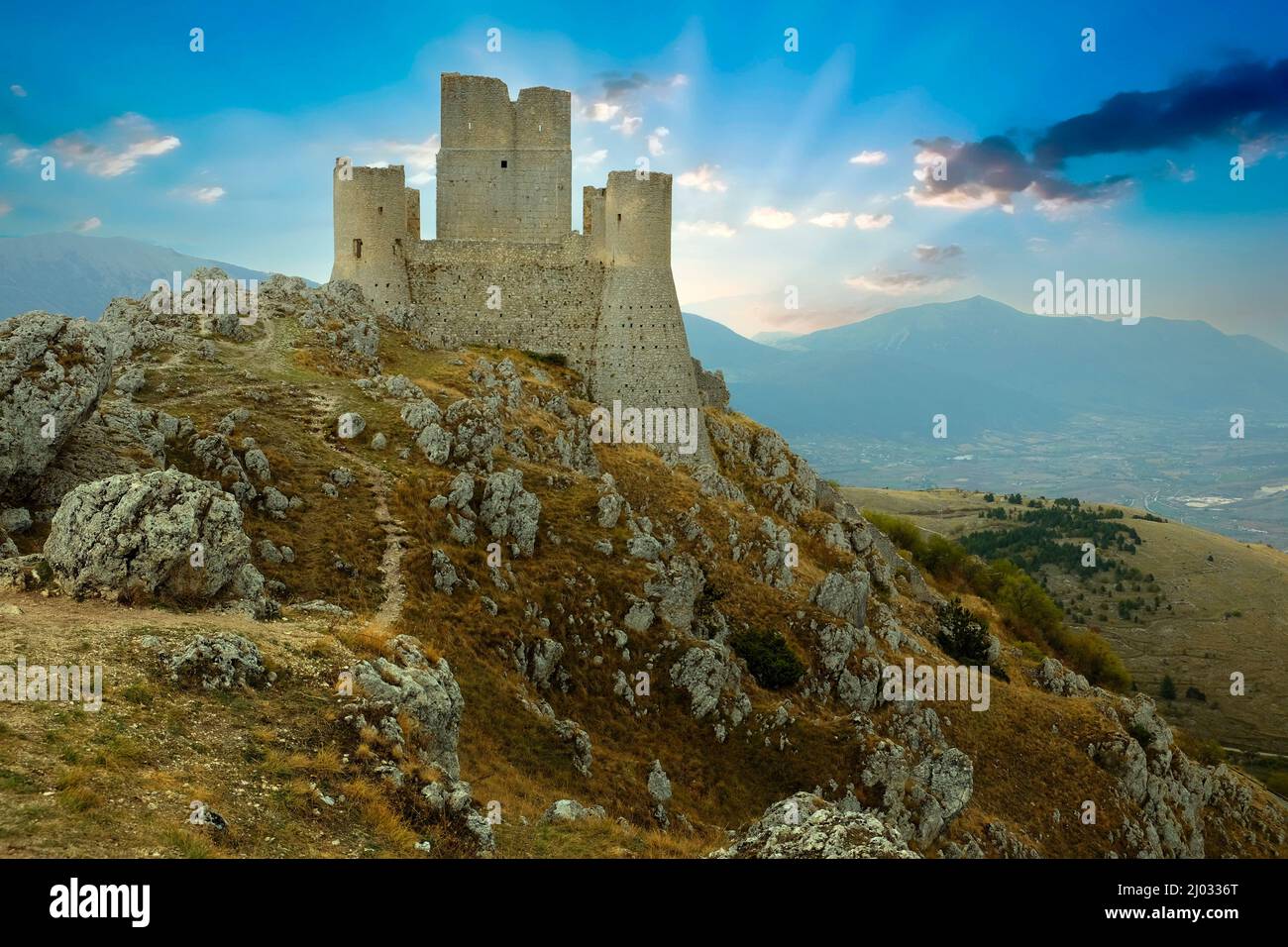 Il Castello di Rocca Calascio è una fortezza montagnosa della provincia di l'Aquila in Abruzzo Foto Stock