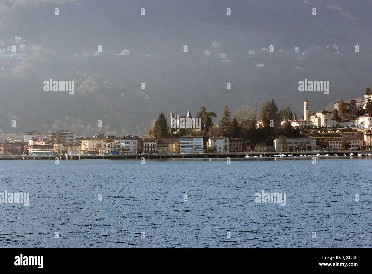 Ponte Tresa, città di confine tra Italia e Svizzera Foto Stock