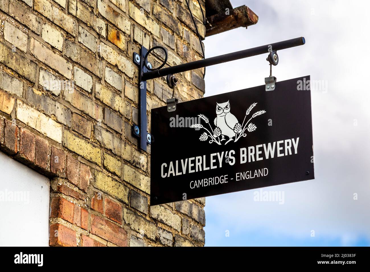 Cartello fuori dalla Calverley's Brewery e taproom vicino a Mill Road, Cambridge, Regno Unito Foto Stock