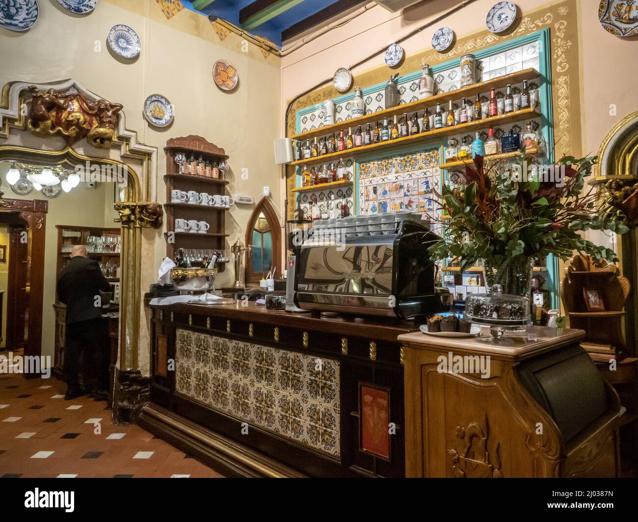 All'interno di Els Quatre GATS, un caffè art nouveau aperto nel 1896 e fulcro del movimento Modernisme, Barcellona, Catalogna, Spagna, Europa Foto Stock