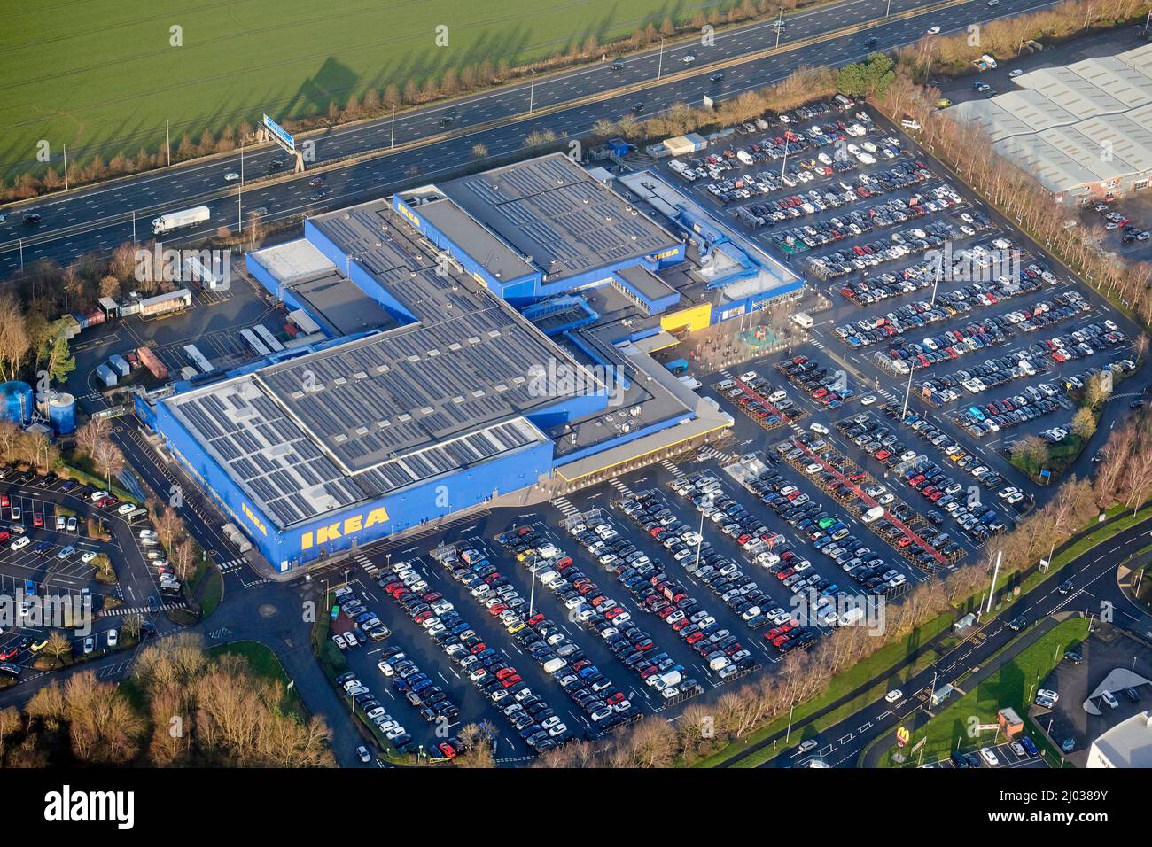 Una vista aerea del negozio Ikea a Warrington, Inghilterra nord-occidentale, Regno Unito. Il primo negozio Ikea del Regno Unito ha aperto il 1st 1987 ottobre Foto Stock