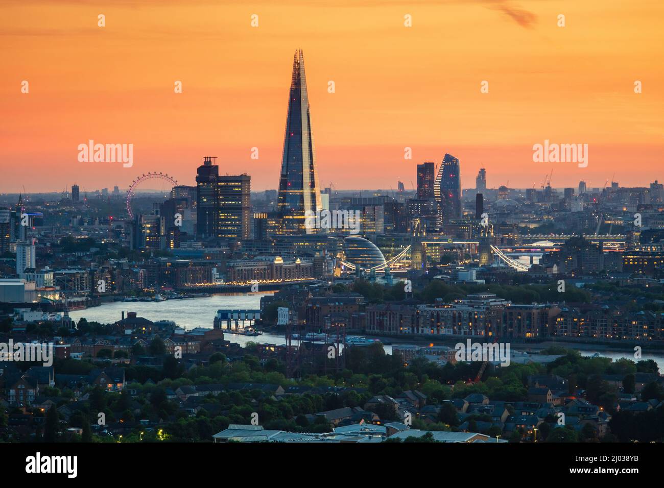 Lo skyline di Londra include Shard, Tower Bridge, River Thames e London Eye, Londra, Inghilterra, Regno Unito, Europa Foto Stock