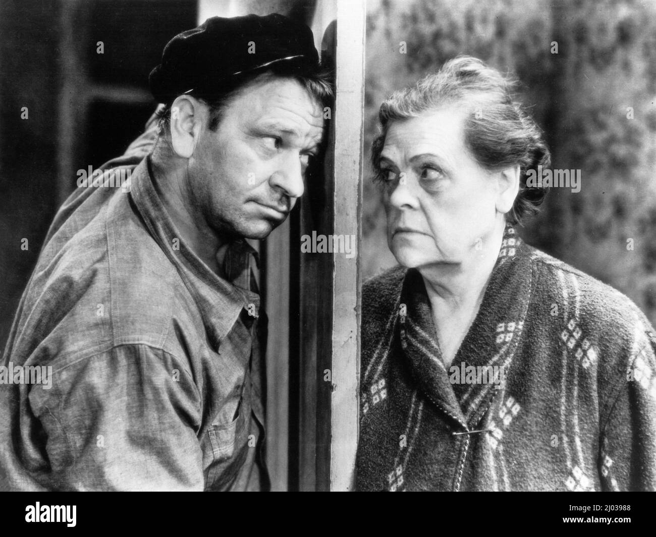 Un film ancora dal film del 1930 min e Bill con Wallace Beery e Marie Dressler. Era diretto da George Hill. Foto Stock