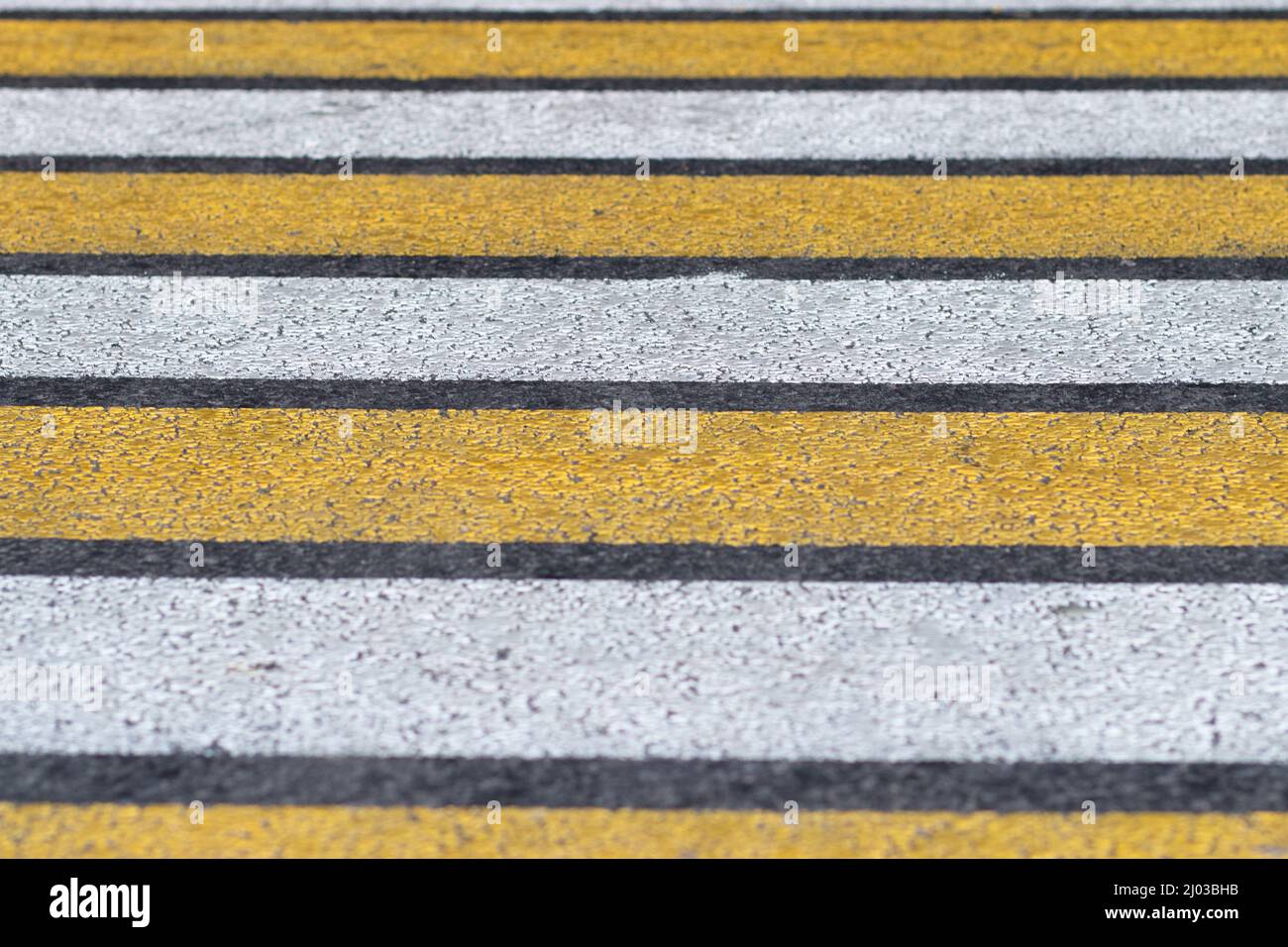 Strisce pedonali gialle immagini e fotografie stock ad alta risoluzione ...