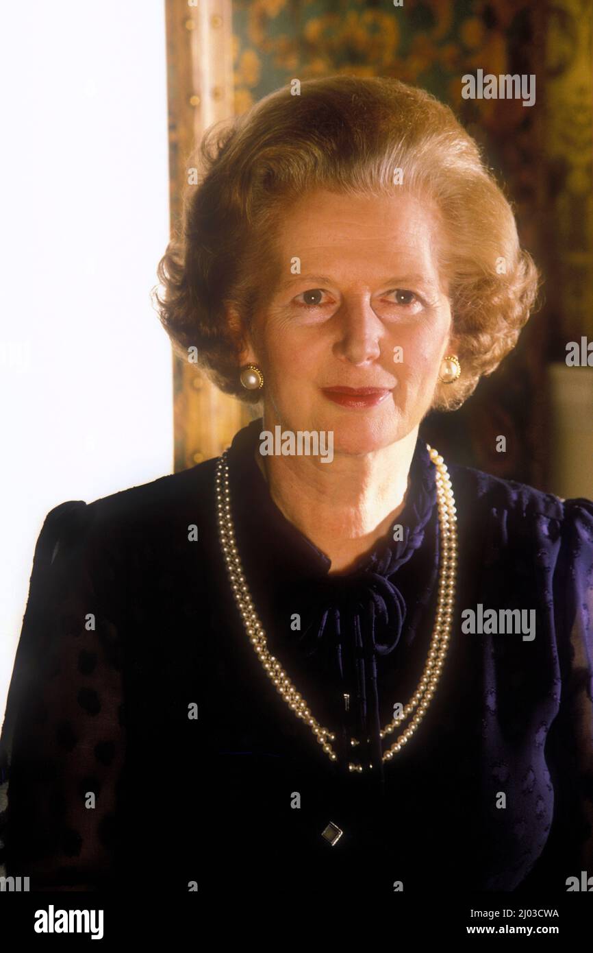 PM Margaret Thatcher in 10 Downing Street metà 1987 Foto Stock