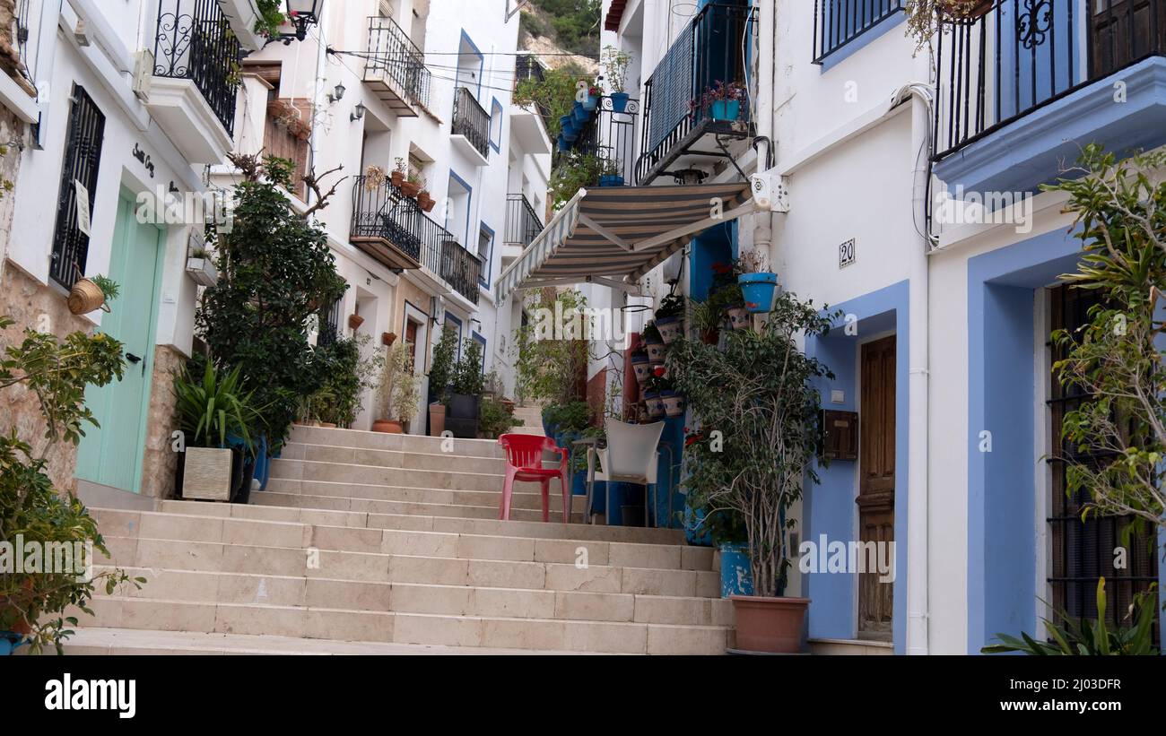 Santa Cruz è il quartiere più antico di Alicante, sulle pendici del Monte Benacantil e presenta strette stradine acciottolate Foto Stock