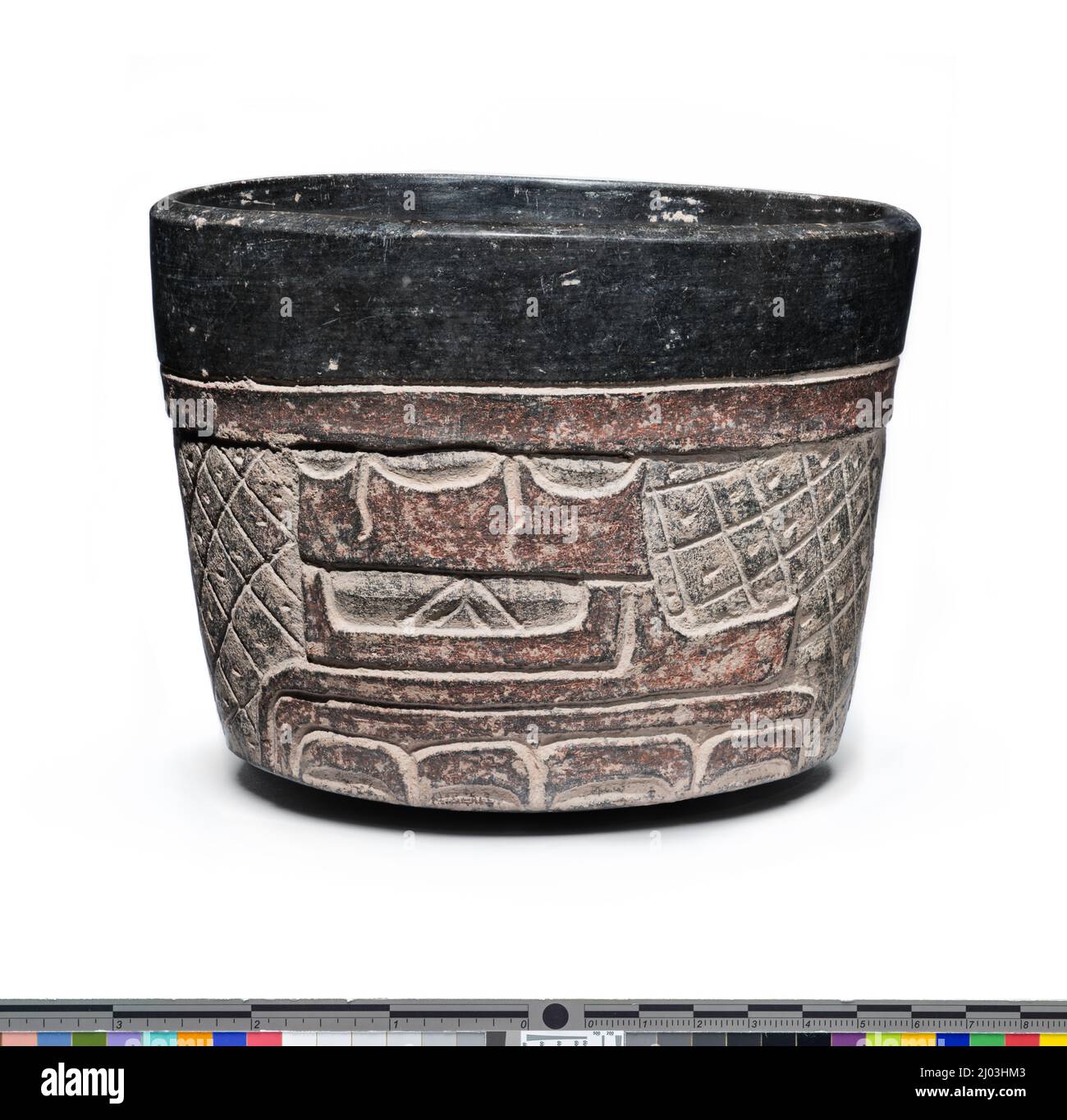 Ciotola con testa serpente. Messico, Valle del Messico, Olmec, 1200–800 a.C. Ceramica. Ceramica dipinta a scorrimento Foto Stock