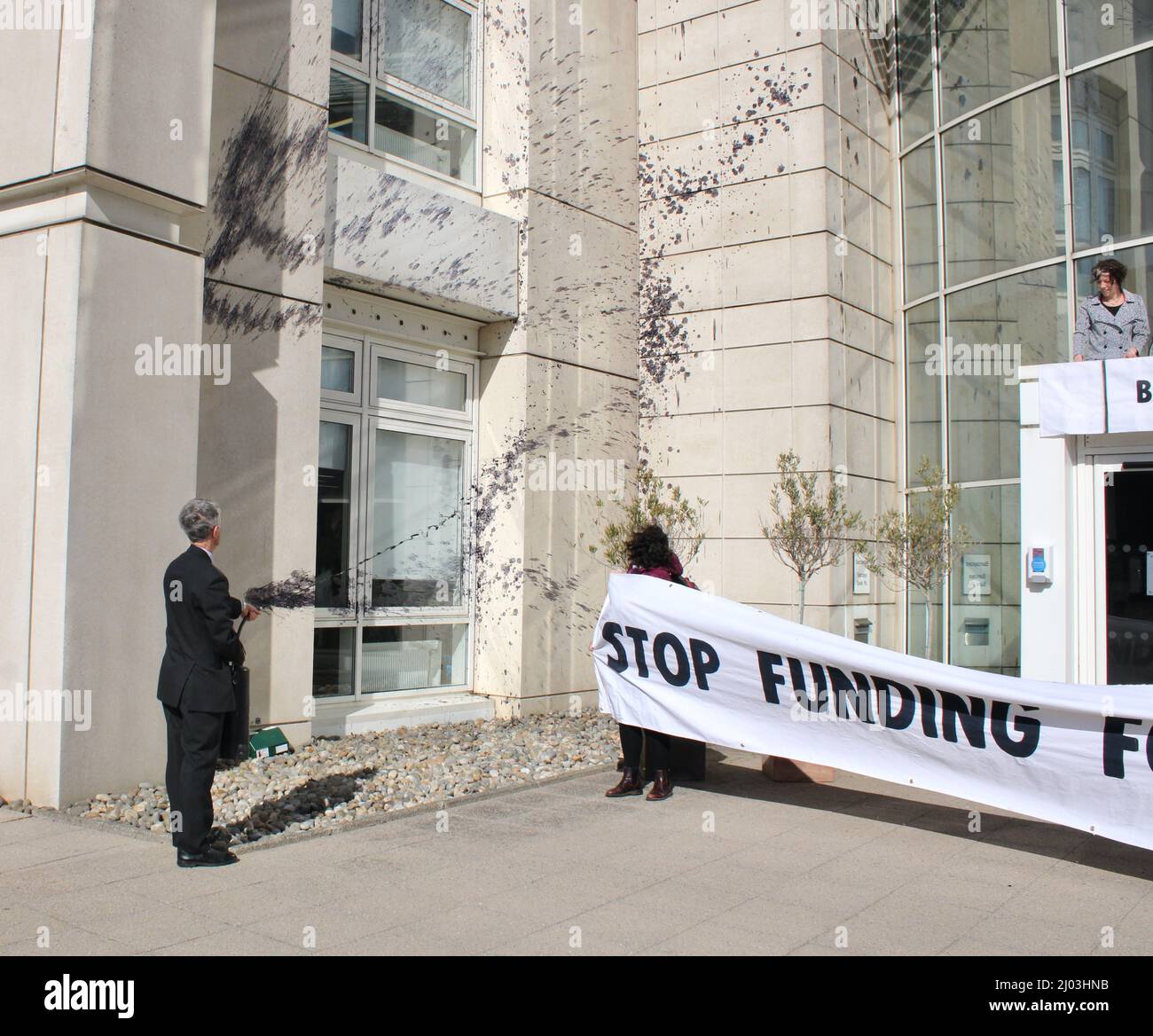 Estinzione ribellione Barclaycard HQ protesta -Stop finanziamento combustibili fossili / meglio di senza Barclays -14/03/22 Foto Stock