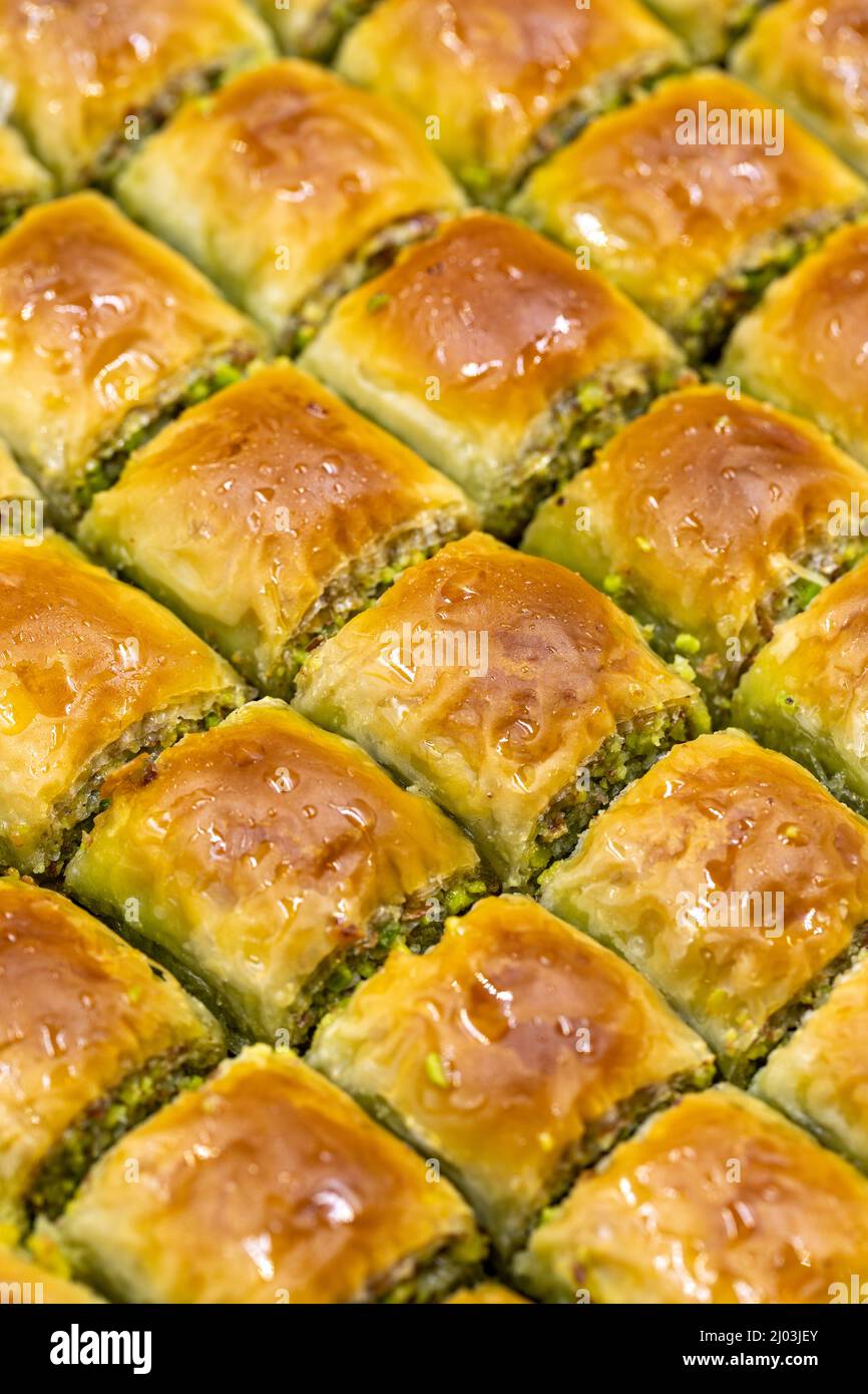 Pistacchio baklava. Sapori tradizionali del Medio Oriente. Il nome locale di Baklava è Fıstıklı Baklava. Primo piano Foto Stock