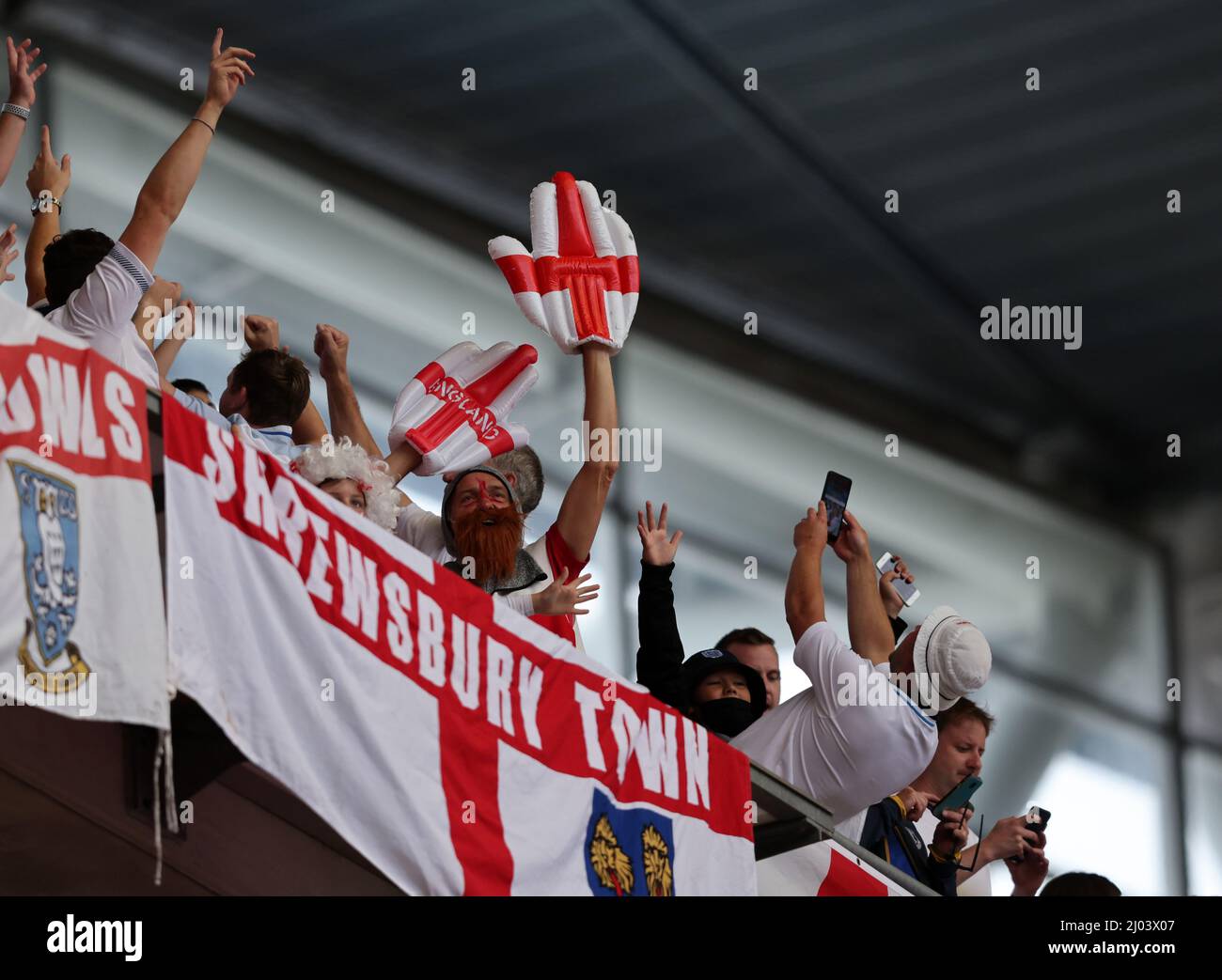 inghilterra FANS UEFA Euro 2020 Stadion Wembley 29.6.2021 Fussball LŠnderspiel Inghilterra - Deutschland Germania Achtelfinale © diebilderwelt / Alamy Stock Foto Stock