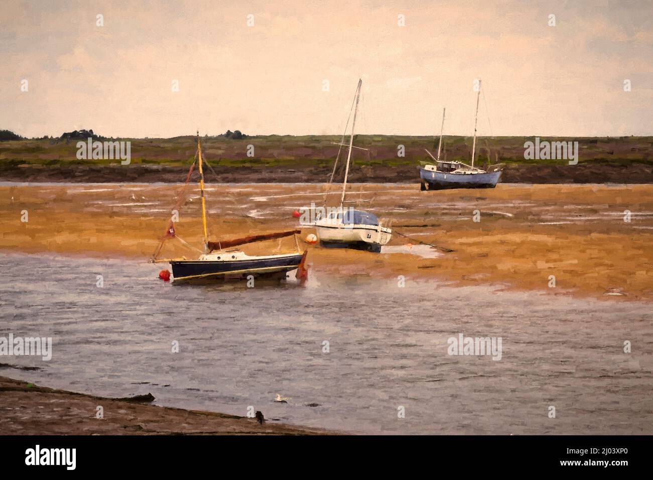 Barche ormeggiate nel canale del fiume, molto vicino al mare, Norfolk, Inghilterra. L'immagine è una creazione di arte digitale. Foto Stock