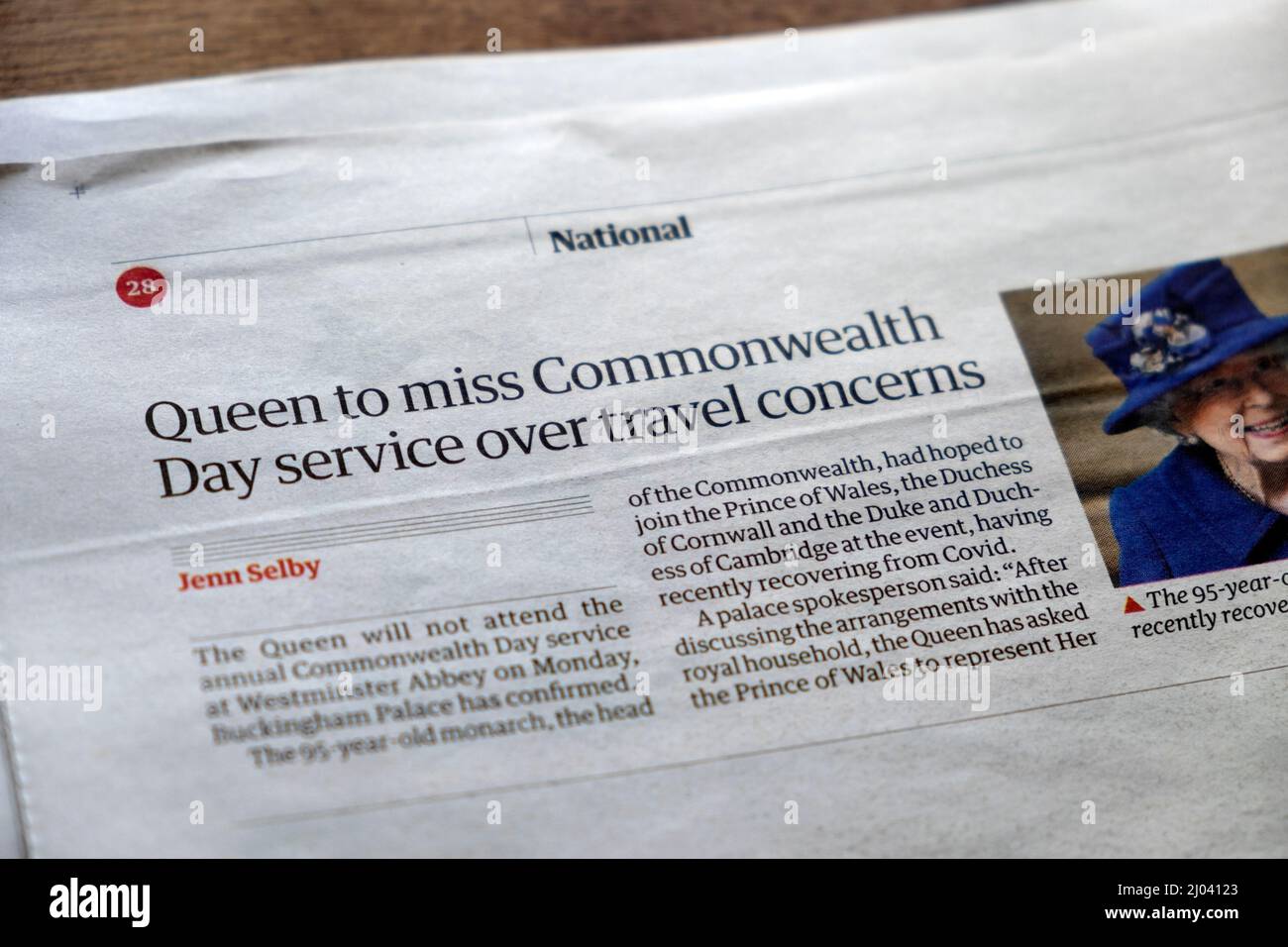 "Queen to Miss Commonwealth Day Service over Travel Concers" titolo del quotidiano Guardian Queen Elizabeth II clipping 11 marzo 2022 Londra Inghilterra Foto Stock