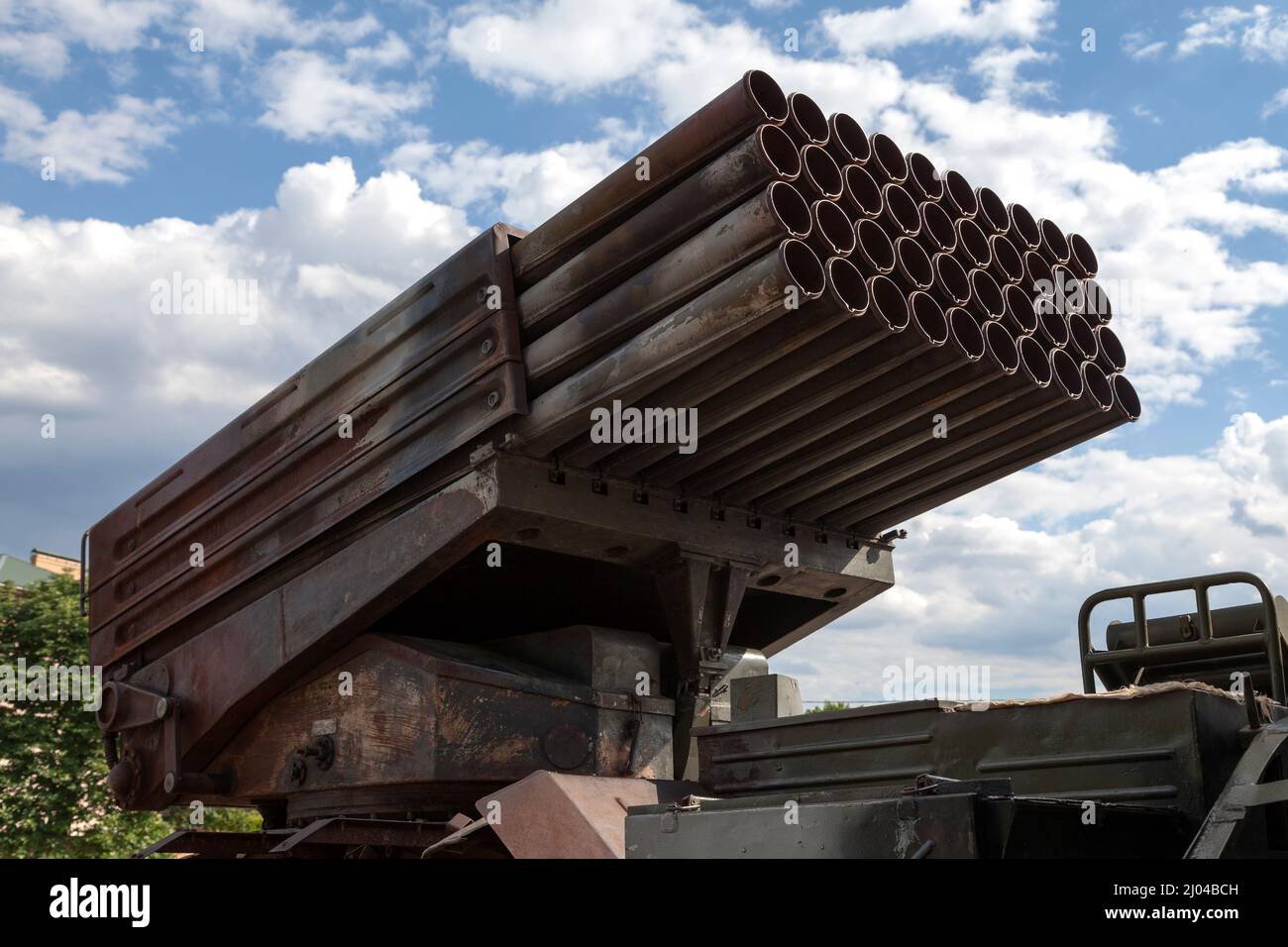 Il BM-21 Grad è un lanciarazzi multipli sovietico da 122 mm montato su camion ancora in uso. Foto Stock