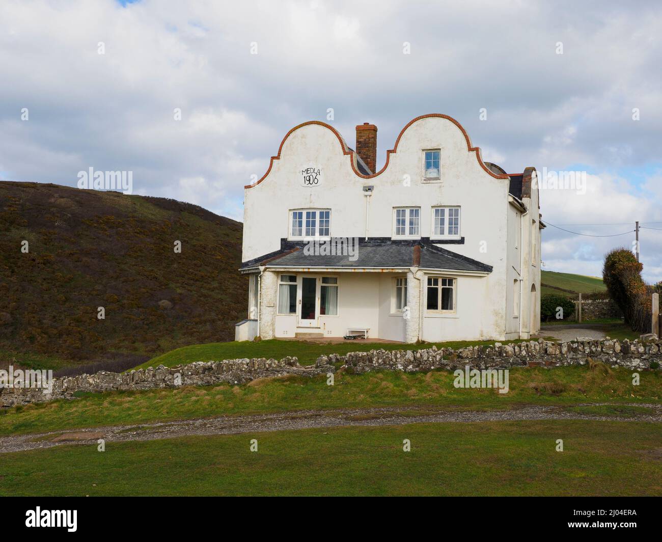 Medla casa 1906, che domina Pentireglaze Haven spiaggia, New Polzeath, Cornovaglia, Regno Unito Foto Stock