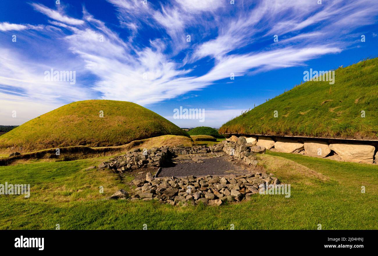 Knowth Neolitico passaggio tomba, Contea di Meath, Irlanda Foto Stock