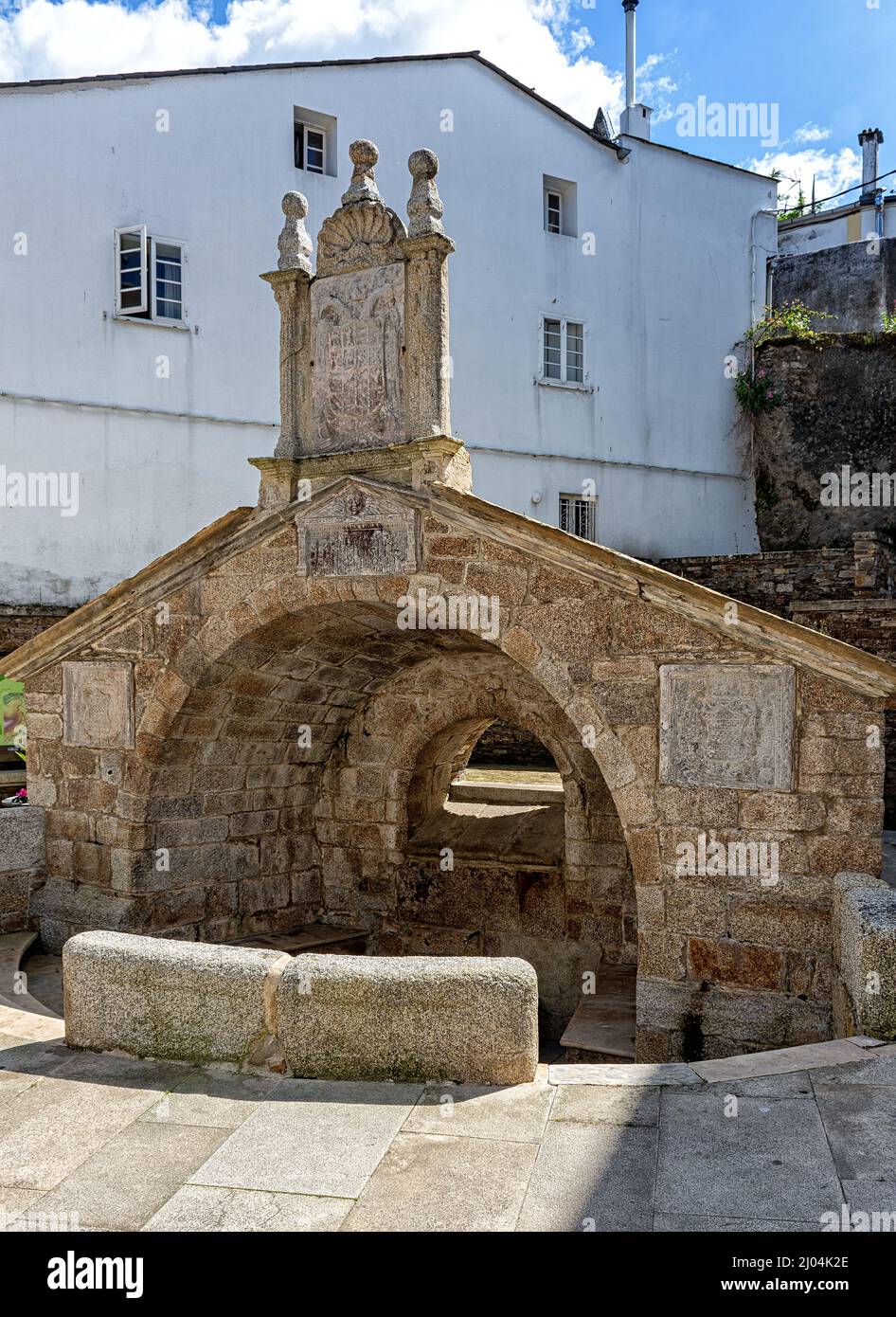 Fuente de Alvaro Cunqueiro o Fonte Vella en Mondoñedo, Lugo Foto Stock