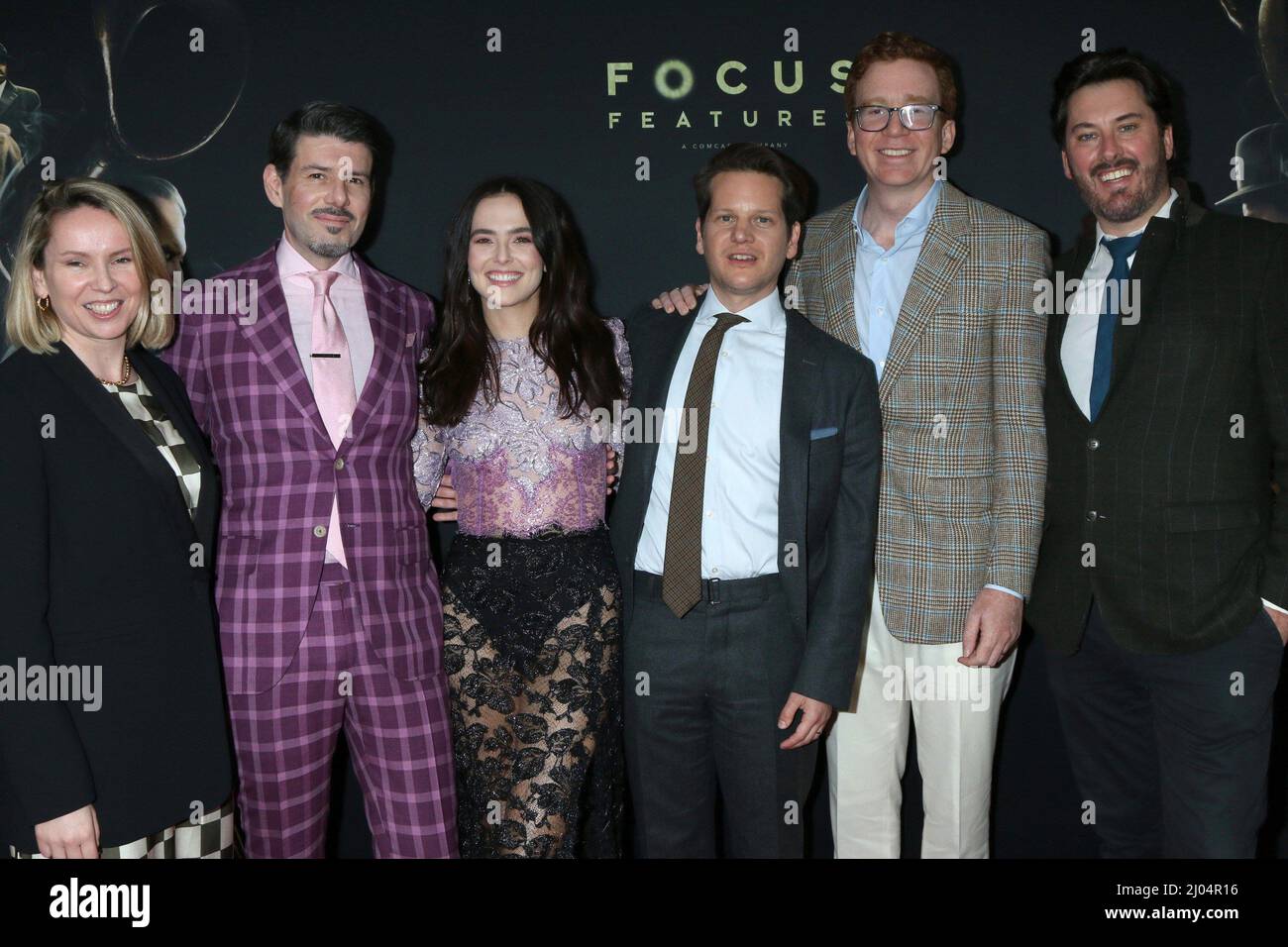 Los Angeles, California. 15th Mar 2022. People- Amy Jackson, Johnathan McClain, Zoey Deutch, Graham Moore, Scoop Wasserstein, Ben Browning agli arrivi per LO Screening DEL VESTITO, Ace Hotel Downtown Los Angeles, Los Angeles, CA 15 marzo 2022. Credit: Priscilla Grant/Everett Collection/Alamy Live News Foto Stock