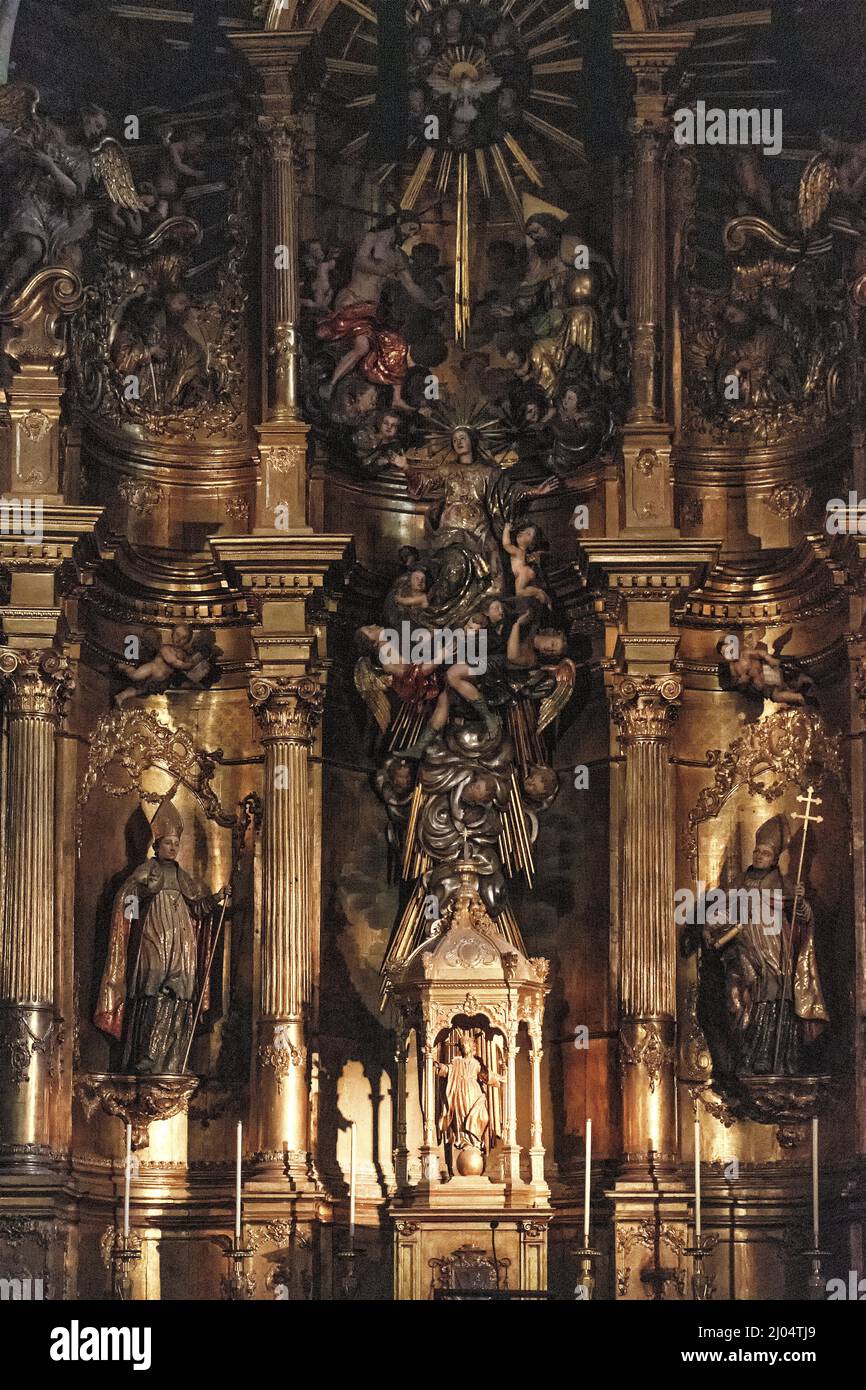Detalles y retablo de la Capilla Mayor de la Catedral de Mondoñedo, Lugo, España Foto Stock