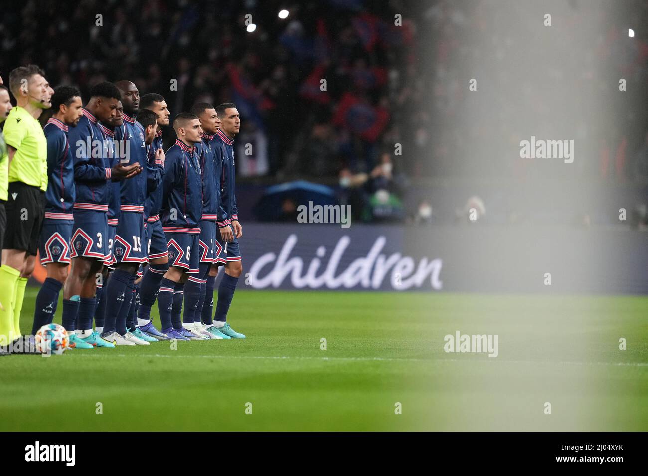 Gruppo di squadre PSG dall'angolo durante la partita della UEFA Champions League tra Paris Saint Germain e Real Madrid disputata al Parque des Princes Stadium il 15 febbraio 2022 a Parigi, Spagna. (Foto di PRESSINPHOTO) Foto Stock