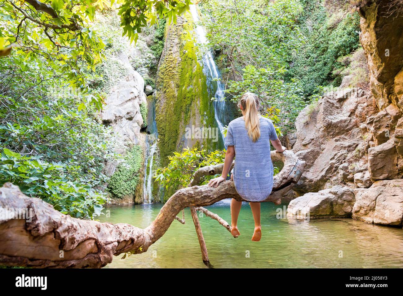 La cascata Richtis Gorge si trova in un parco protetto dello stato vicino a Exo Mouliana, Sitia, Creta orientale. Il percorso escursionistico è di circa 4 km di lunghezza di difficoltà da facile a moderata. Foto Stock
