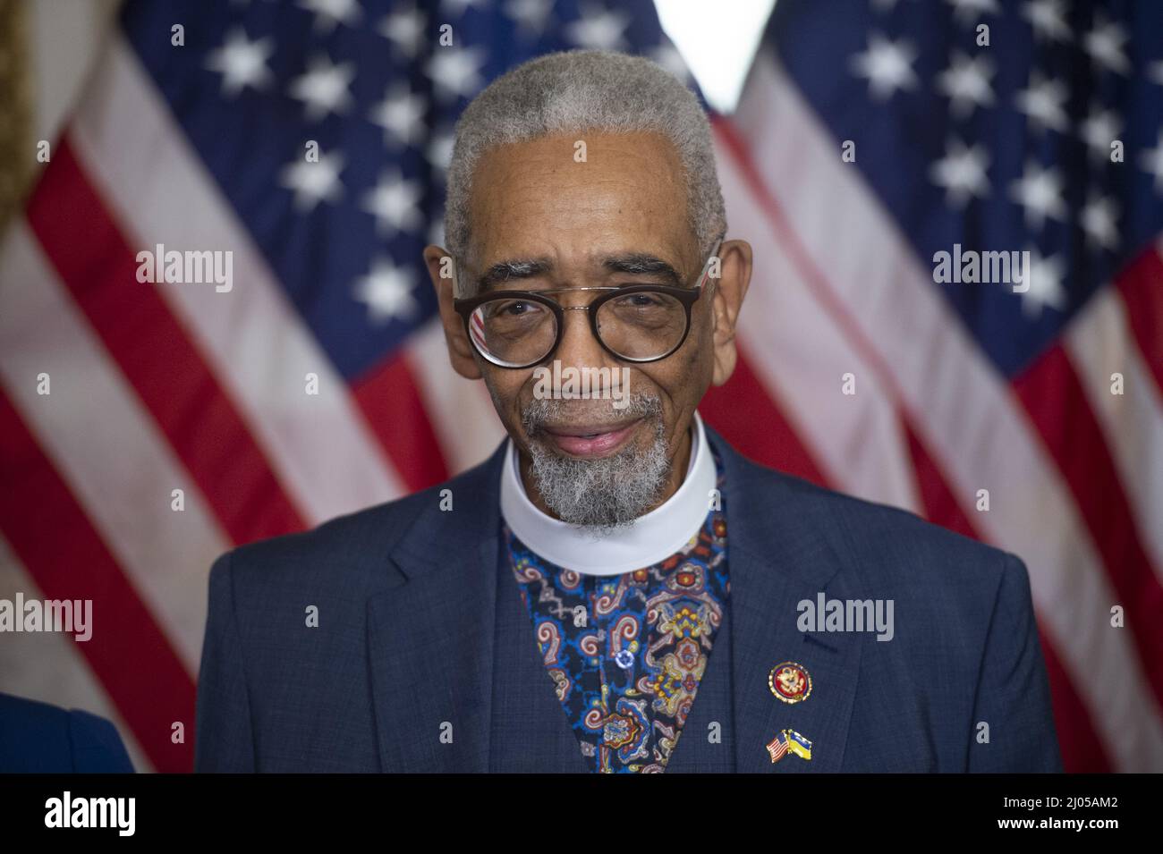 Washington, Stati Uniti. 16th Mar 2022. Il Rep. Bobby Rush, D-il, si occupa dopo che il Presidente della Casa Nancy Pelosi, D-CA, ha firmato H.R. 55, 'l'Emmett fino ad antillynching Act' al Campidoglio degli Stati Uniti a Washington, DC il mercoledì 16 marzo 2022. Foto di Bonnie Cash/UPI Credit: UPI/Alamy Live News Foto Stock