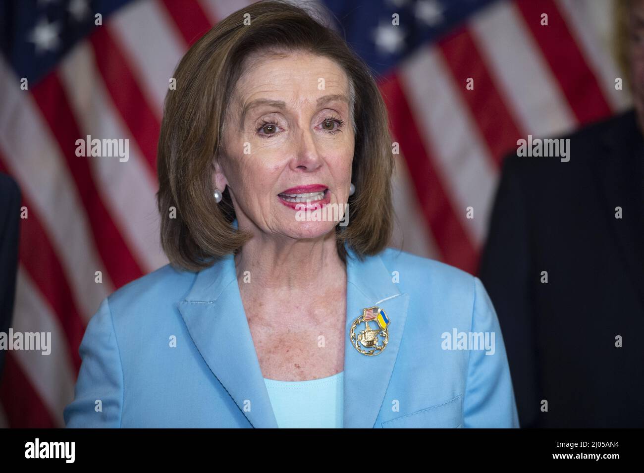 Washington, Stati Uniti. 16th Mar 2022. Il relatore della Casa Nancy Pelosi, D-CA, parla prima di firmare H.R. 55, 'The Emmett Till Antillynching Act' al Campidoglio degli Stati Uniti a Washington, DC mercoledì 16 marzo 2022. Foto di Bonnie Cash/UPI Credit: UPI/Alamy Live News Foto Stock