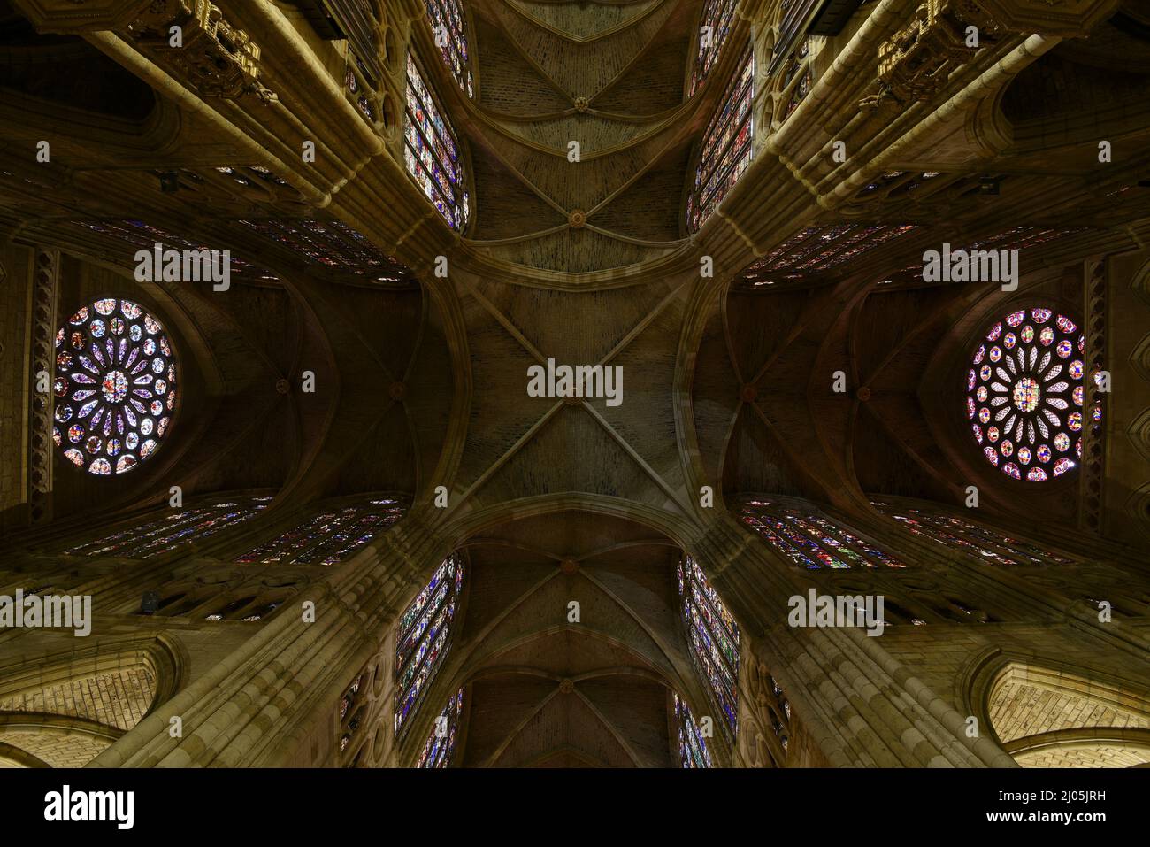 Interno de la catedral de León navata centrale y crucero Foto Stock