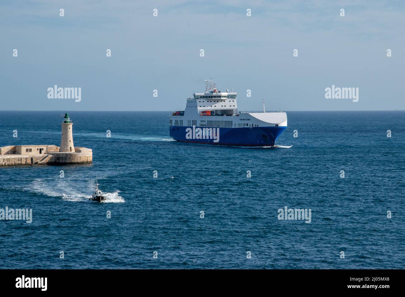 St. Elmo Breakwater, e faro, ingresso Grand Harbour, Valletta, Malta, Dicembre 2, 2019. Foto Stock