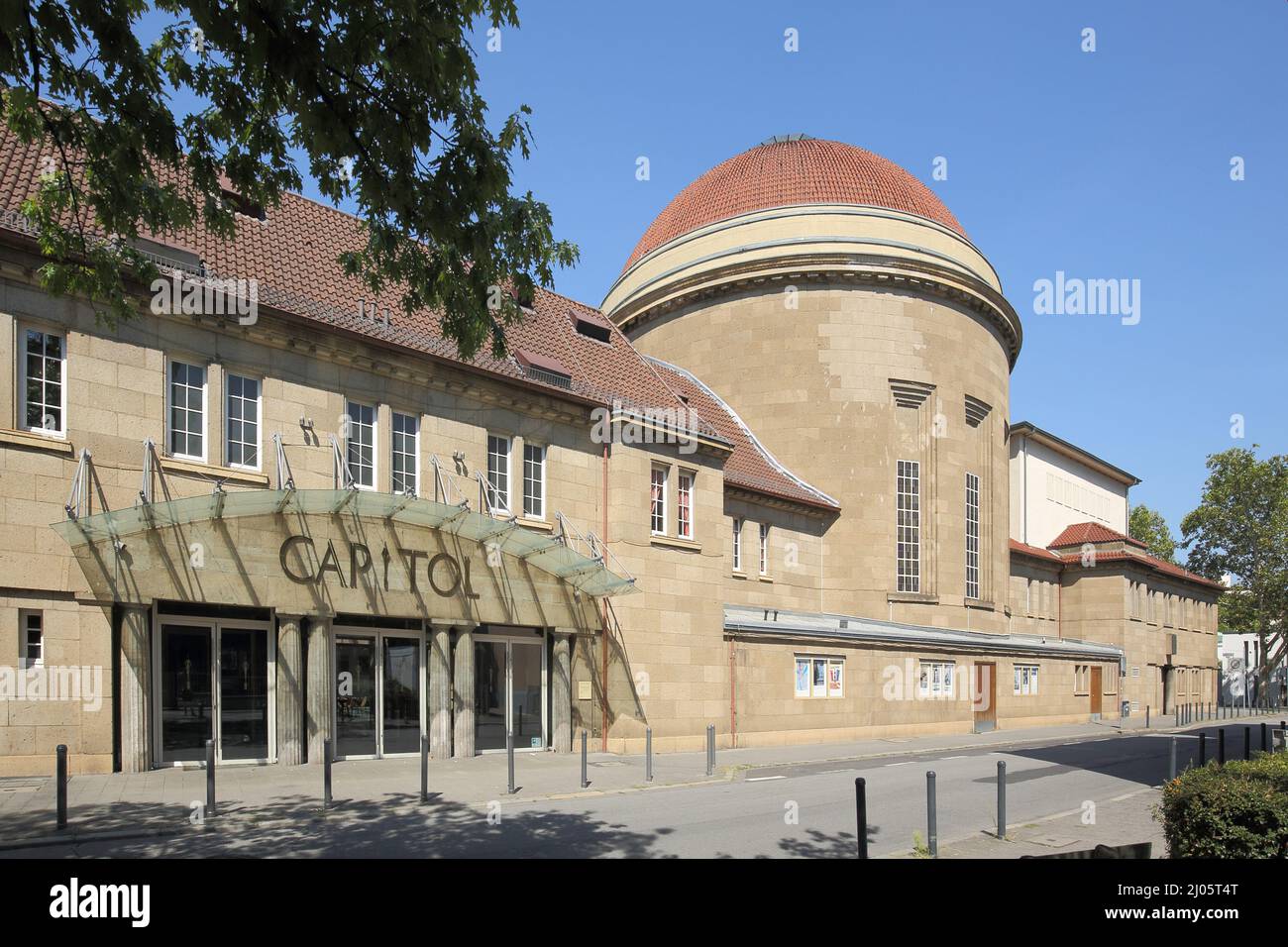 Kulturzentrum Capitol ex sinagoga costruita nel 1913 a Offenbach, Assia, Germania Foto Stock