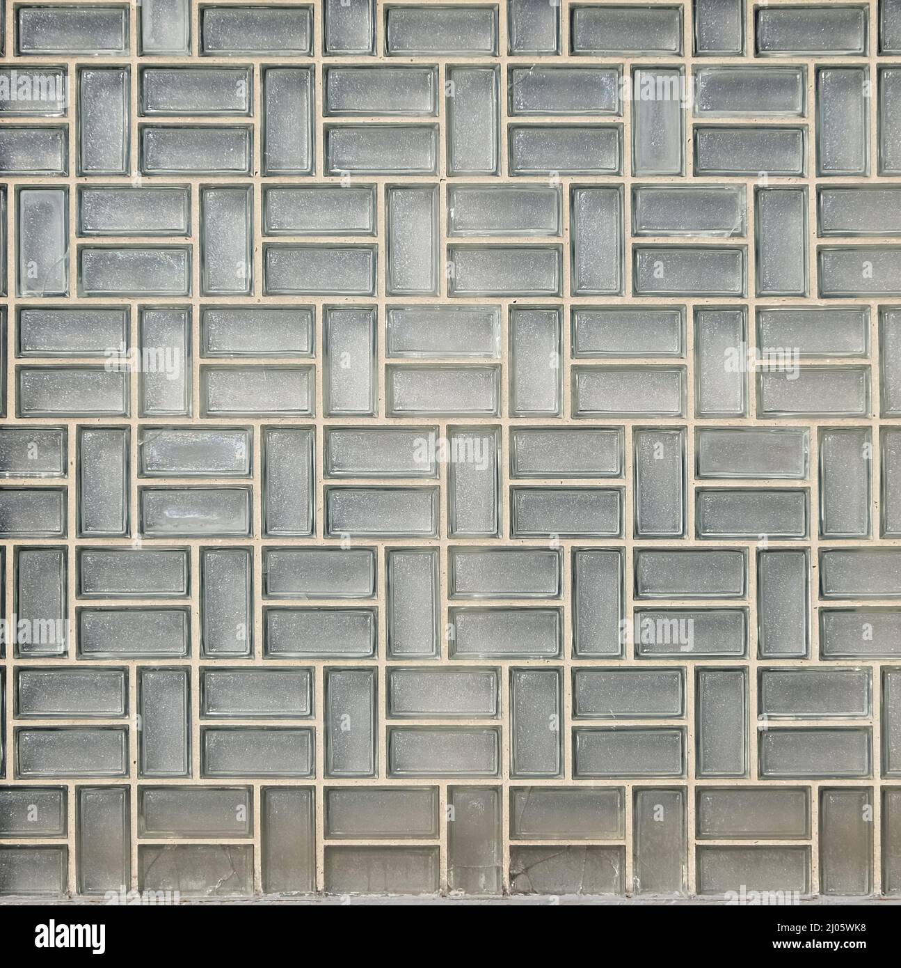 Parete da blocchi di vetro in pattern caratteristico Foto Stock