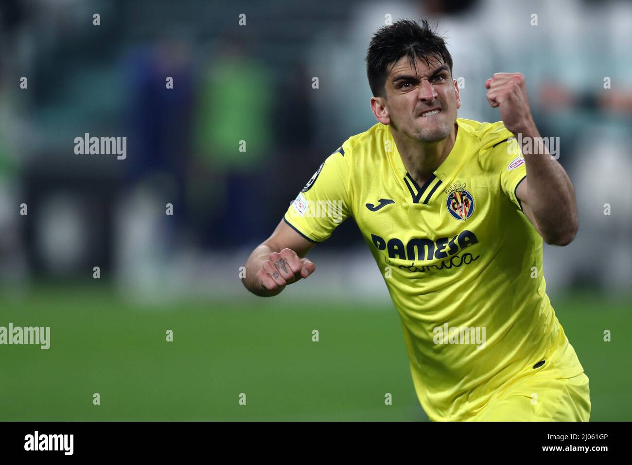 Torino, Italia. 16th Mar 2022. Gerard Moreno di Villarreal CF festeggia dopo aver segnato il primo gol della sua squadra durante il UEFA Champions League Round di sedici partite di due manche tra Juventus FC e Villareal CF. Credit: Marco Canoniero/Alamy Live News Foto Stock