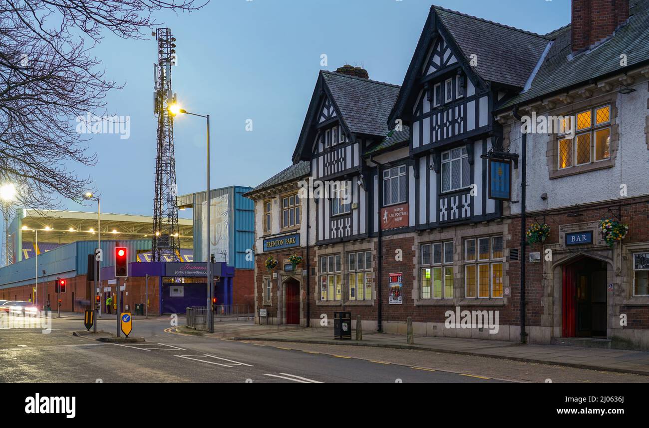 Il Prenton Park Pub, Borough Road, Birkenhead adiacente al campo da calcio Tranmere Rovers con lo stesso nome. Immagine scattata nel marzo 2022. Foto Stock